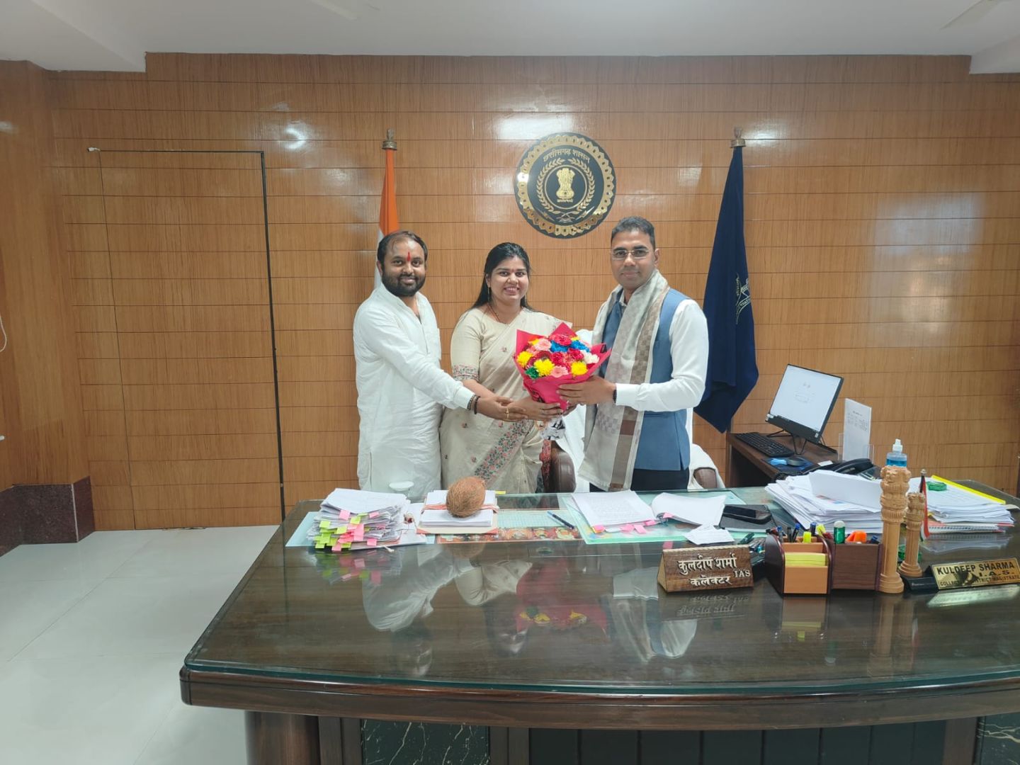 बलौदा बाजार में नए कलेक्टर कुलदीप शर्मा से जनप्रतिनिधियों की मुलाकात, विकास को लेकर हुई चर्चा