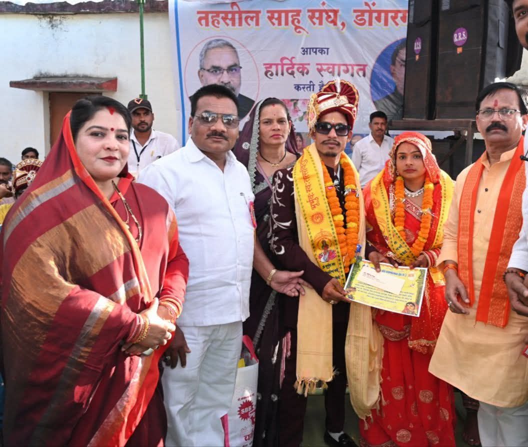 डोंगरगांव के मां कर्मा भवन में साहू समाज द्वारा 6 जोड़ों का सामूहिक विवाह, जनप्रतिनिधियों ने दिया आशीर्वाद