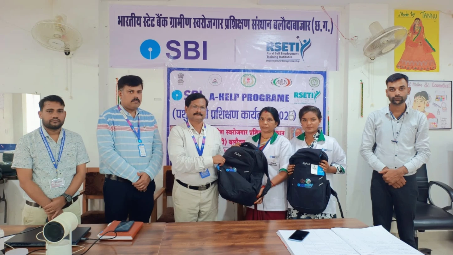 पशु सखी प्रशिक्षार्थियों को मिला टूलकिट, ग्रामीण पशुपालकों को बेहतर सेवाएं देने में मिलेगी मदद