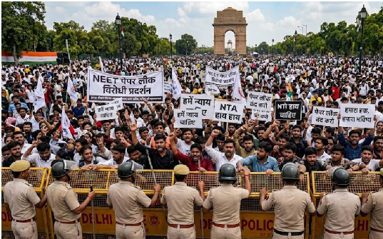 प्रधानमंत्री नरेंद्र मोदी ने घोषणा की है कि पेपर लीक मामलों की त्वरित सुनवाई के लिए 4 राज्यों में फास्ट-ट्रैक कोर्ट स्थापित किए जाएंगे।