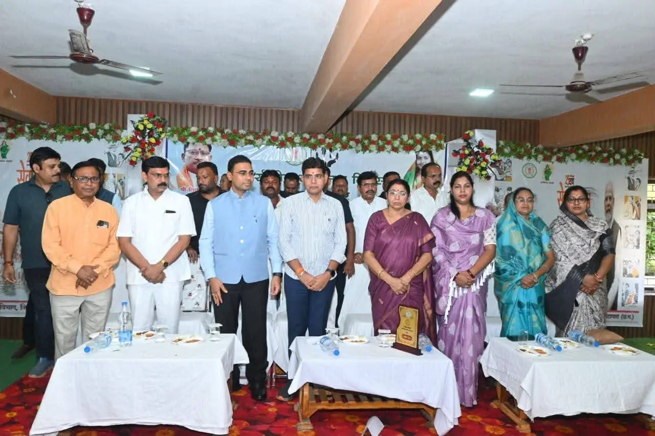 वरिष्ठजनों का सम्मान हमारी संस्कृति की पहचान आकांक्षा जायसवाल