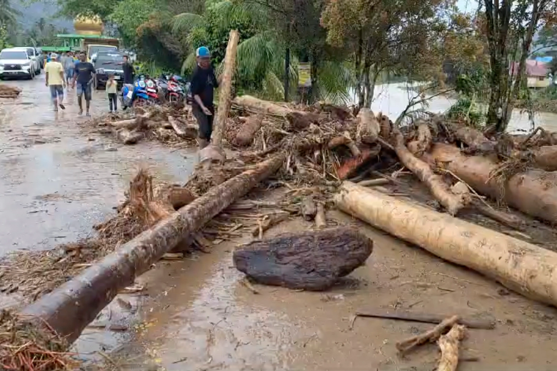 बाढ़ और भूस्खलन से कई राज्यों में तबाही, असम में 85 मौतें, केरल-छत्तीसगढ़ में भी बिगड़े हालात