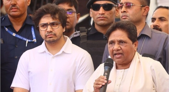 मायावती ने आकाश आनंद को BSP से निकाला, यूपी चुनाव से पहले सियासी हलचल तेज; ससुर अशोक सिद्धार्थ का भी जिक्र