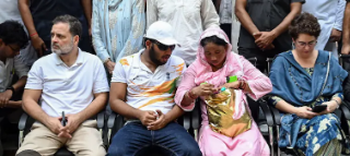 राहुल गांधी के धरने के बाद दर्ज हुई FIR, 31 दिन बाद पुलिस ने की कार्रवाई