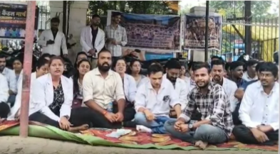 17 सूत्रीय मांगों को लेकर जूनियर डॉक्टरों का आंदोलन, OPD बहिष्कार के बाद इमरजेंसी सेवा बंद करने की चेतावनी