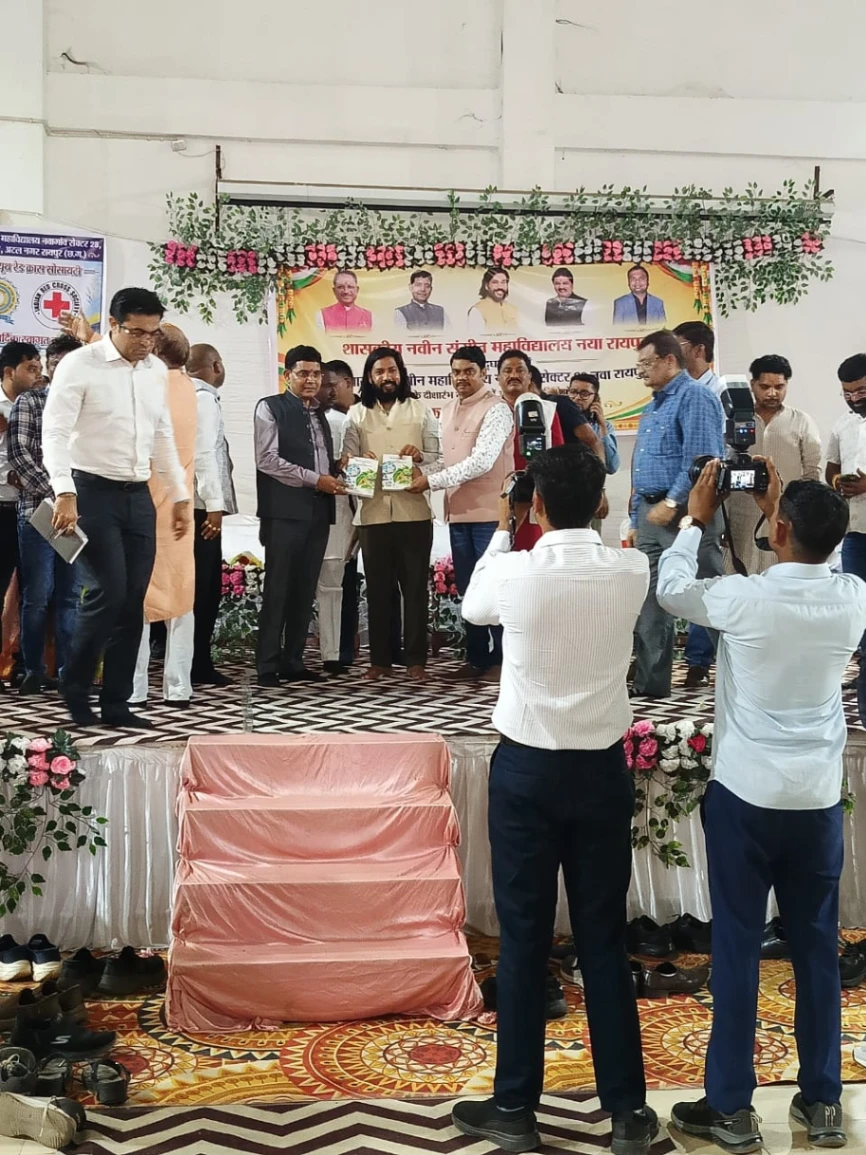 ‘माइक्रोबायोलॉजी एंड पैथोलॉजी’ पुस्तक का भव्य विमोचन, महाविद्यालय परिवार ने दी बधाई