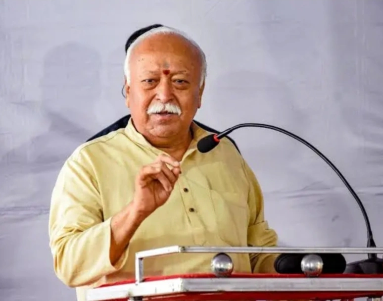 विजयादशमी संबोधन में मोहन भागवत बोले—सत्ता बदलने से नहीं बदलती परिस्थिति, आंदोलनों का उद्देश्य हो समाधान