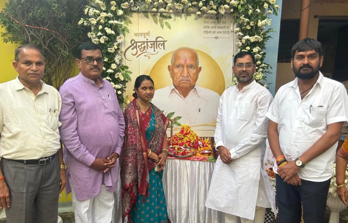 चित्रलेखा साहू के पिता के दशगात्र में साहू समाज ने दी श्रद्धांजलि