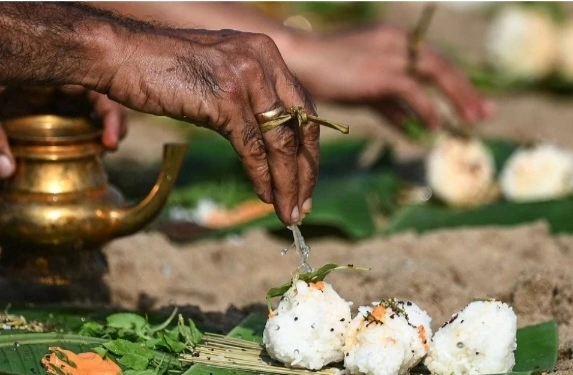 पितृ दोष से जुड़ी मान्यताओं में इन देवताओं की पूजा का महत्व, जानें उपाय