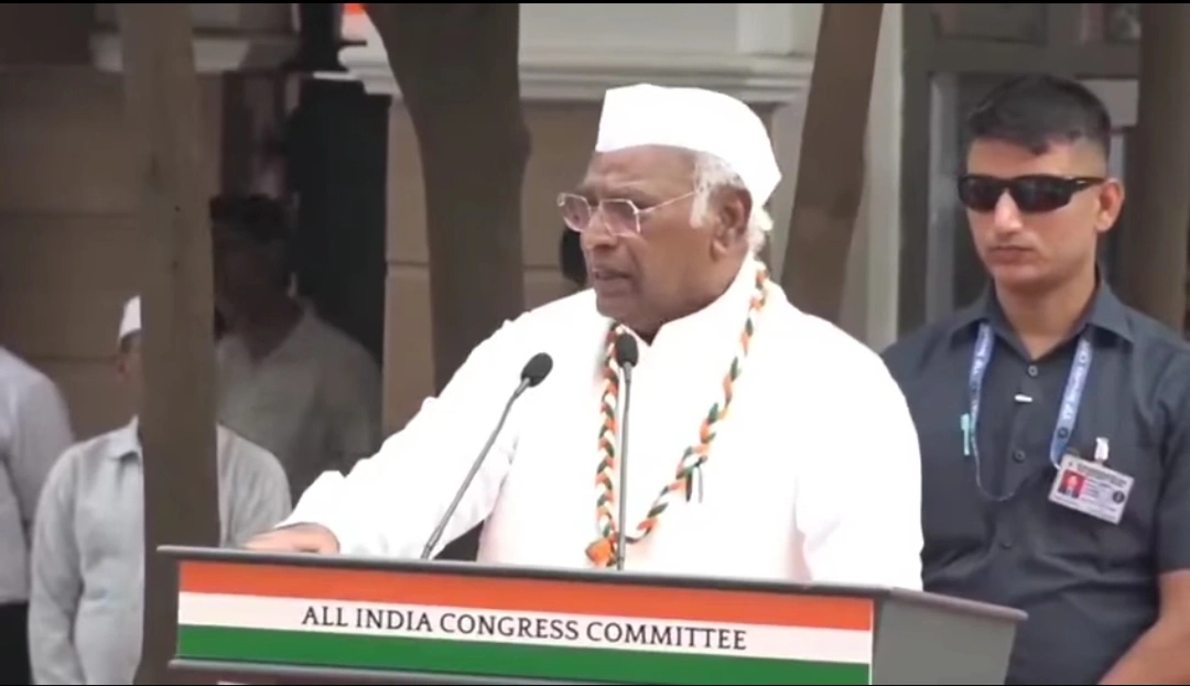 खरगे बोले—आजादी सिर्फ सत्ता परिवर्तन नहीं, हर भारतीय का जीवन बेहतर बनाने का संकल्प, जानिये पूरी खबर